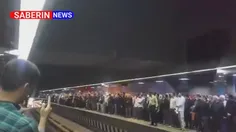 توی مترو مردم یکصدا فریاد میزنن مرگ بر سلبریتی خائن .