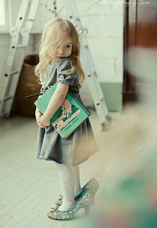 عشق مانتد دختر بچه ایست که کفش های پاشنه بلند مادر را پوش