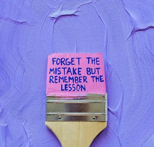 اشتباهاتت رو فراموش کن، ولی درس هایی که ازشون گرفتی رو یا