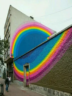 #هنرمند اهل چک، دیوارهای خیابان را رنگین کمانی کرده است! 