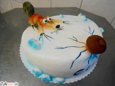 ماک عزیز دیگه تولد تو تموم شد این کیک خودمه بهت نمیدم من 