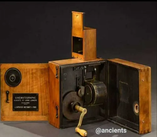لوئیز لومیر کسی بود که توانست دوربین فیلمبرداری را اختراع