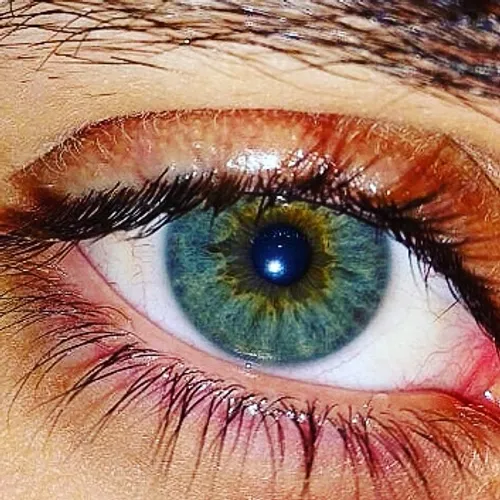 چشم رنگی