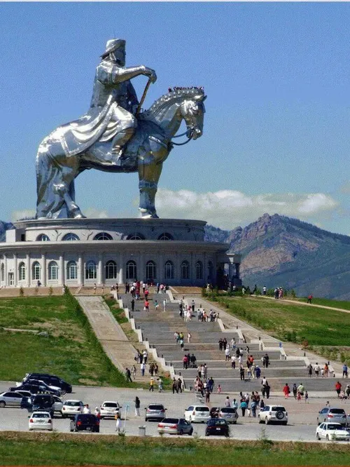 عظیم الجثه ترین مجسمه سوار کار دنیا مجسمه چنگیزخان با ارت