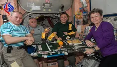 در این عکس که ناسا آن را منتشر کرده میز ناهار چهار فضانور