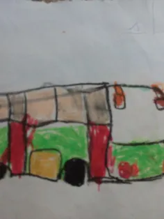 نوه ام رامینا که سه ساله هست اتوبوس آقاجونش نقاشی کشیده.د