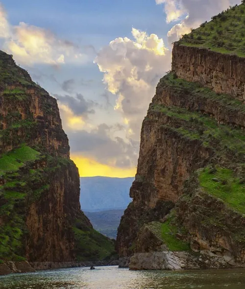 تنگه کافرین در شهرستان بدره از توابع استان ایلام، قرار دا