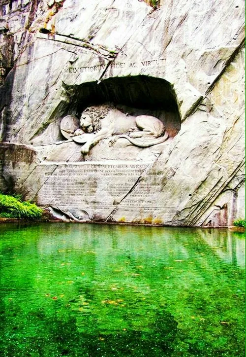 مجسمه شیر در حال مرگ در سوییس، یکی از مشهورترین یادمانهای