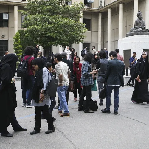 دیروز اتفاقایی ک تو دانشگاه تهران رخ داد،جرقش از بد حجابی