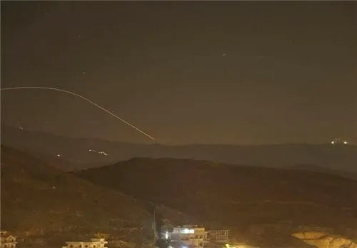 📸 یک کاربر این عکس را از خاک لبنان از لحظه عبور موشک های 