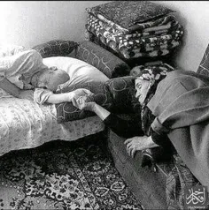 عکسی از زوج پیر ایرانی در مشهد که به عنوان عاشقانه ترین ع