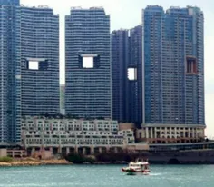 در هنگ‌ کنگ بسیاری از بناها در مرکزشان یک سوراخ دارند که 