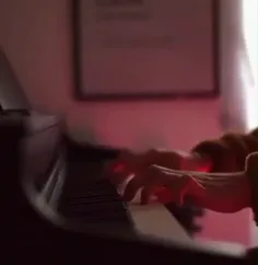 پیانو زدن عشقه🎵🖤