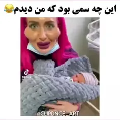 چی تو دهنش گذاشته فقط بچهه😅