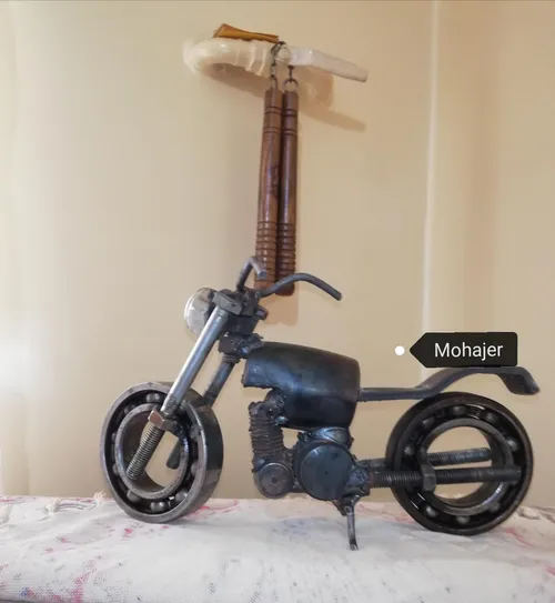 وامااین ماکت که طرحشو شبیه موتور سنگین 750 cc درست کردم و