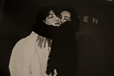 دو غريبه بودند، از نگاهايشان ميتوانستم بفهمم صدها ساله هم