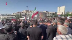عزاداری مردم تهران برای شهدای حادثه بالگرد در میدان انقلا
