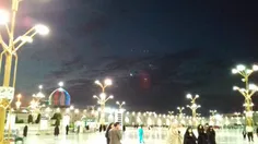 هلال ماه در آخرین سحر جمعه ماه مبارک رمضان در کنار گنبد م