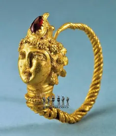 گوشواره ای از طلا دوره هلنی قرن 4 قبل از میلاد