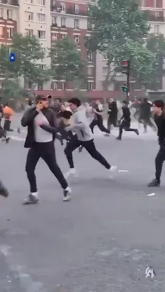 به آتش کشیدن خودروها پس از پیروزی ۵ بر صفر پاری سن ژرمن م