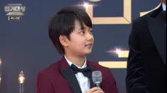مصاحبه مجری در مراسم KBS Awards با بازیگر خردسال که نقش ج