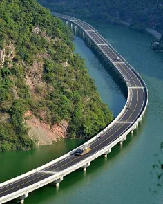 ابر سازه ی توریستی 🚙  پل بزرگراهی شناور؛ چین