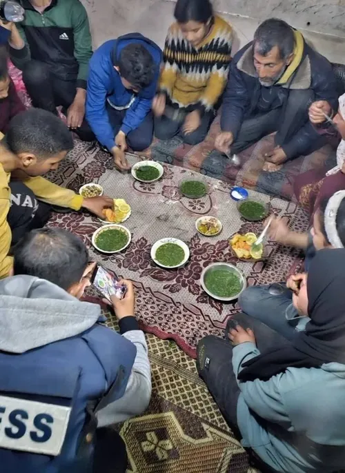 جای نگرانی نیست ظاهرا برادران مسلمان غزه هم غذا برای سحری
