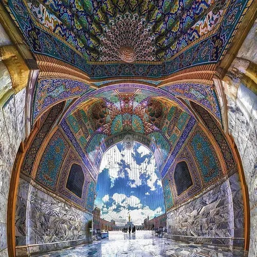 نمای زیبایی از ورودی حرم امام رضا