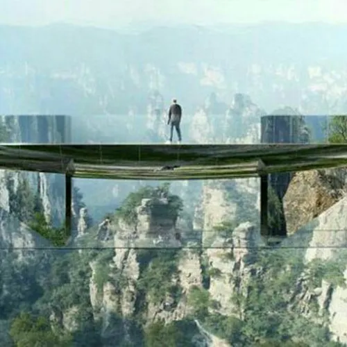 مرتفع ترین پل شیشه ای جهان در چین، با استقبال بی نظیر موا