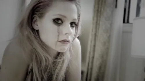 آوریل خودم ( موزیک ویدیوی Goodbye Lullaby ) :'(