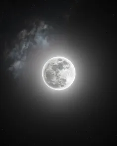 ماه عالم مولا علی است. 
