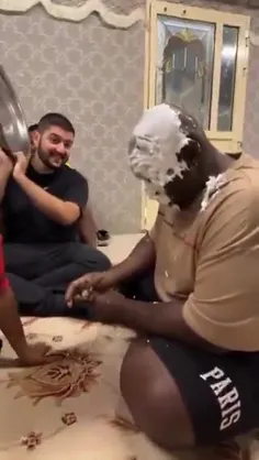 اینو ۱۰ بار دیدم و هر ۱۰ بار از خنده پاره شدم :)))