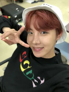 آپدیت تویتر #Jhope 🌸  "شما خیلی سخت کار کردین👋 🎵 🎊 🎉 