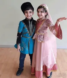 دوقلوهای آذربایجانی در لباس زیبای سنتی ایران 😍 ❤ ️