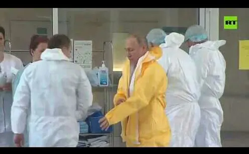 حضور پوتین در بیمارستانی در مسکو که بیماران مبتلا به کرون