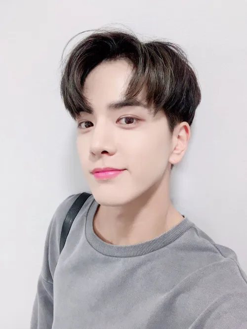 سرے اول عڪس هآی یونگهون 😻 💫 younghoon the boyz دبویز اکسو