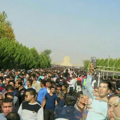 ‏اجتماع چند هزار نفره مردم در کنار مقبره کوروش به مناسبت 