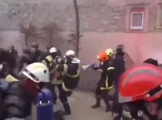 آتش نشانان فرانسه در برابر پلیس