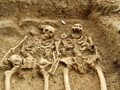 اسکلت ۷۰۰ ساله ی یک زن و شوهر