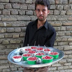 A man sells pomegranates, each bowl for 1000 tomans (0.3 