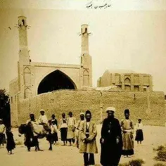 منارجنبان اصفهان در یکصد سال پیش 