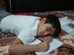 توخواب هم مشق می نویسه!! چقدرزرنگ...