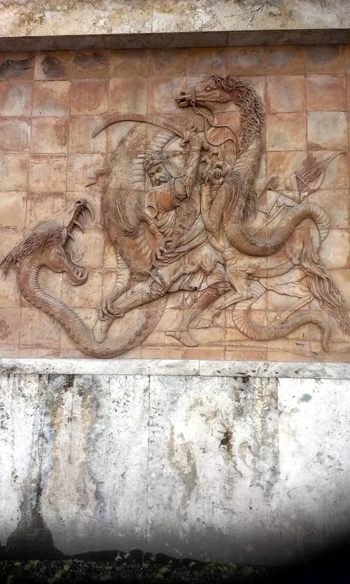 تمسال نقش رستم و شکار اژدها ، در دیوار موزه چهل ستون استا