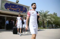 کاروان پرسپولیس بعد از صرف صبحانه، با دو دستگاه اتوبوس، ا