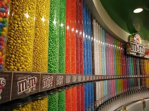 m&m رنگی