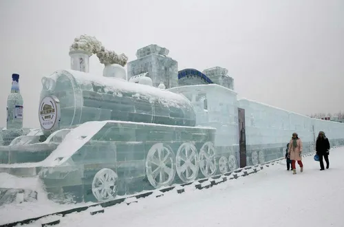 در شمال چین قطار یخی به طول 110 متر
