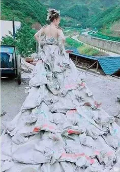 لباس عجیب و غریب عروسی سیمانی