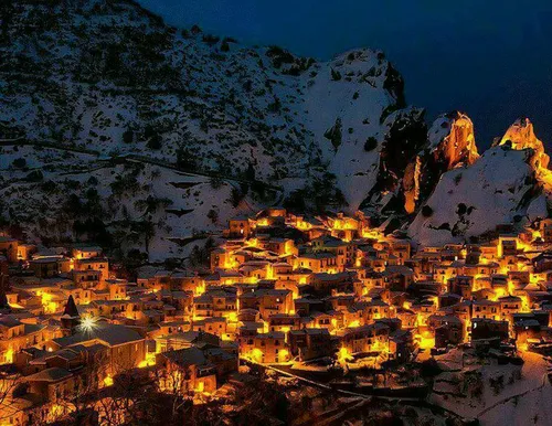 شبی زیبا در یکی از روستاهای ارتفاعات اورامان در مریوان اس