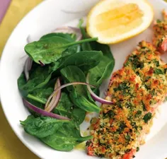 طرز تهیه ماهی با رویه سبزیجات و سالاد اسفناج
