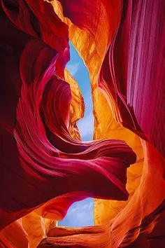 پارک Antelope Canyon حاوی صخره‌هایی دیدنی است که بگونه‌ای